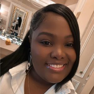 Meet your Posher, Ayanna